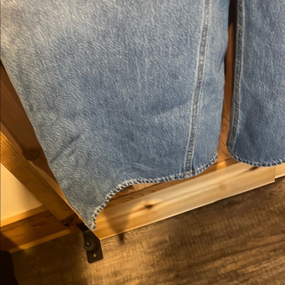 Old Navy Women's Drapey Denim Medium Blue Wide Leg Jeans - Picture 5 of 9